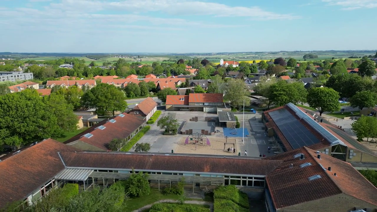 Tilst Skole set fra luften